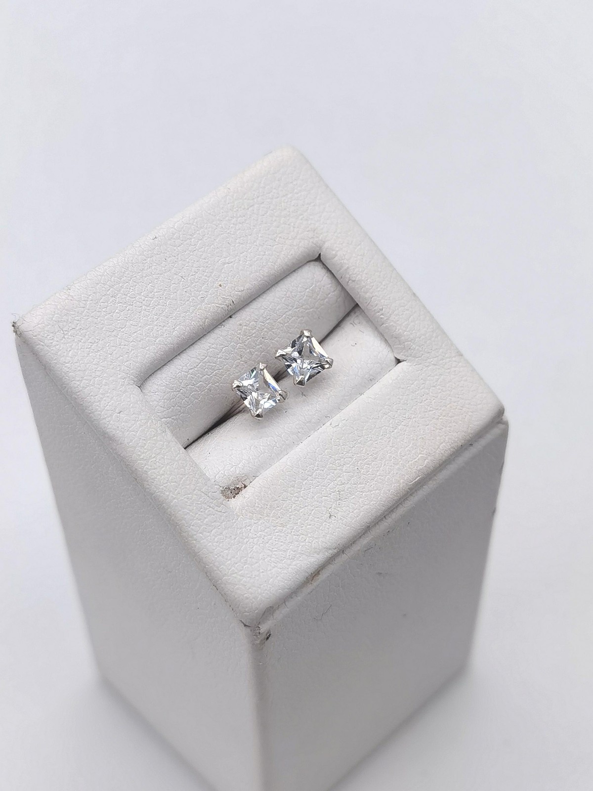 Boucles d'oreilles oxyde de zirconium 6mm argent 925 pour look quotidien