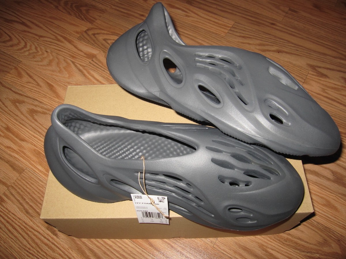 Size 11 - Yeezy Foam Runner carbon adidas Yeezy Foam RNR Carbon Men main image 4