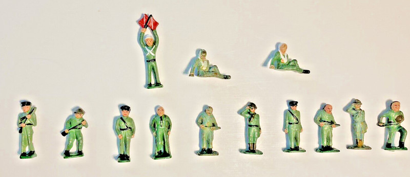 Lot of 13 VINTAGE BARCLAY Metal FIGURES WWI  1 Signal Flag 2 Wounded Soldiers