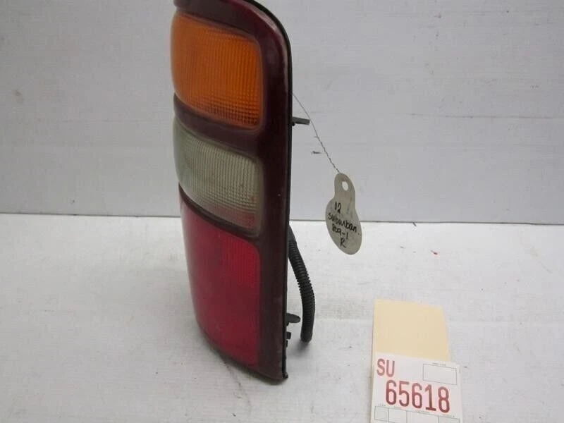 Luz trasera derecha pasajero Suburban 1500 2000 2003 Foto 2 de 4