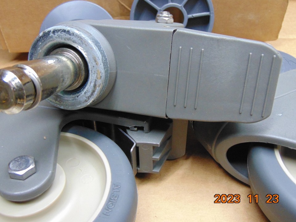 8 Metro Swivel Stem Casters With Bumper – 5″ 300 Lb Capacity – Albion Model 5PC – Gray
