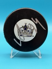 Los Angeles Kings/Alex Frolov/signed Hockey Puck ￼￼