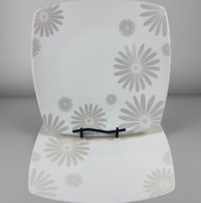222 Fifth Alice Platinum Dinner Plates 10” Square Daisy Flower Design Set of 2