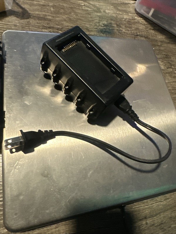 RED DIGITAL CINEMA DSMC Travel Charger for REDVOLT Batteries Model 790-0134 EXC