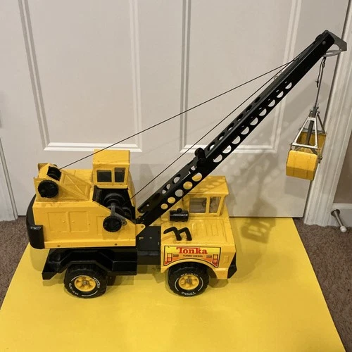 Tonka Pressed Steel Crane Truck Yellow Black Diecast Construction Vehicle