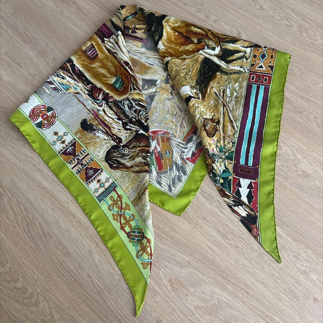 HERMÈS Les Cheyennes Scarf Triangular 84x130cm Gr… - image 2