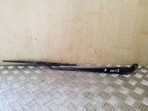 Windshield wiper blade arm