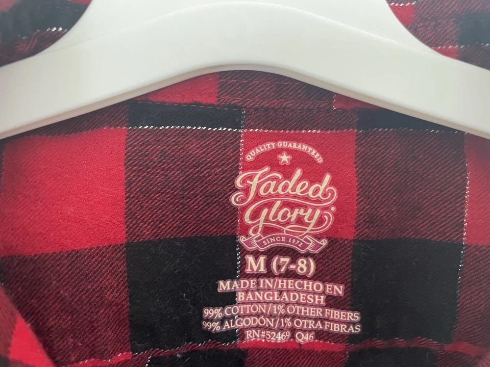 Camisa de manga comprida Faded Glory Kid Girl brilhante xadrez búfalo bolso botão vermelha 7-8 - Imagem 2 de 4