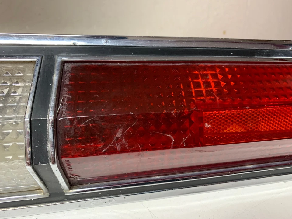 Chrysler Newport 1968 conjunto de luz trasera derecha OEM 68 Foto 3 de 4