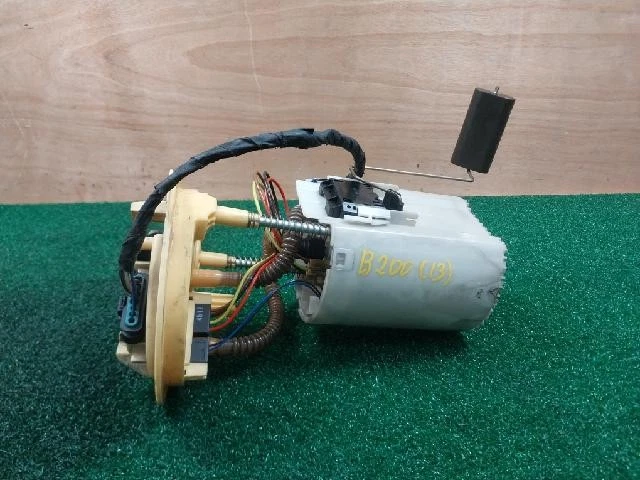 2013 梅赛德斯-奔驰 B200 BlueEFFICIENCY FuelPump A 246 470 08 94 — 第 2/4 张图片