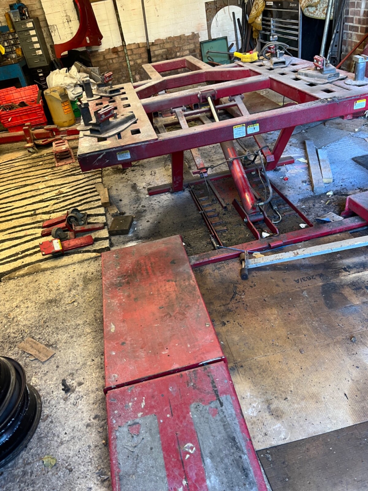 Car body jig Chief EZ liner Express bench , inbuilt scissor lift