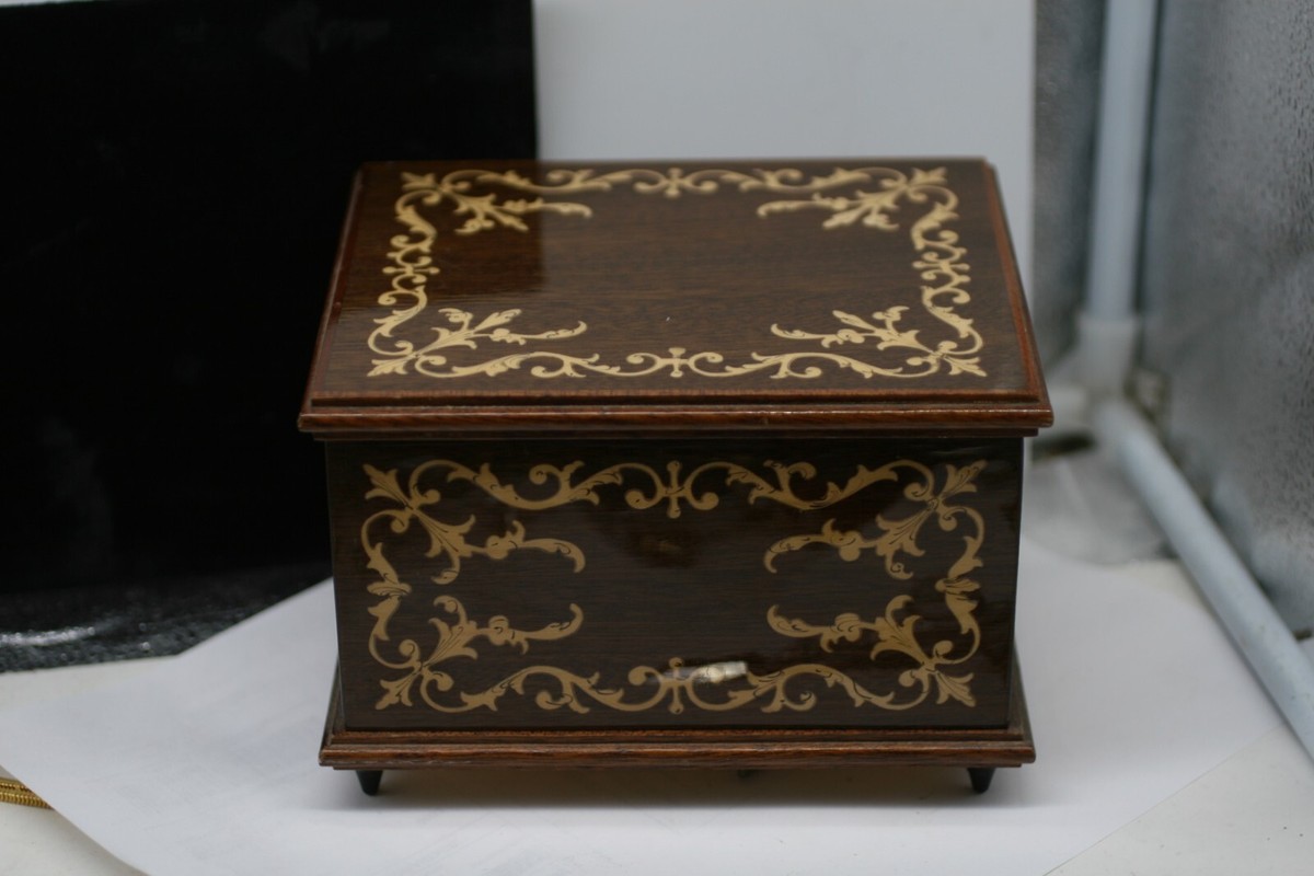 Vintage Ornate Wooden Pop Up Cigarette Dispenser Music Box LOVE