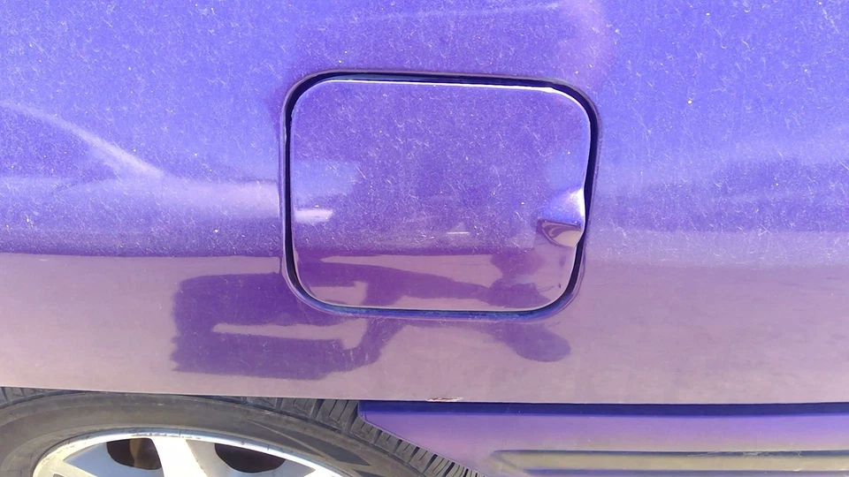 1996 年福特 Escort 油箱门带铰链燃气盖 Oem 填充紫色 — 第 3/4 张图片