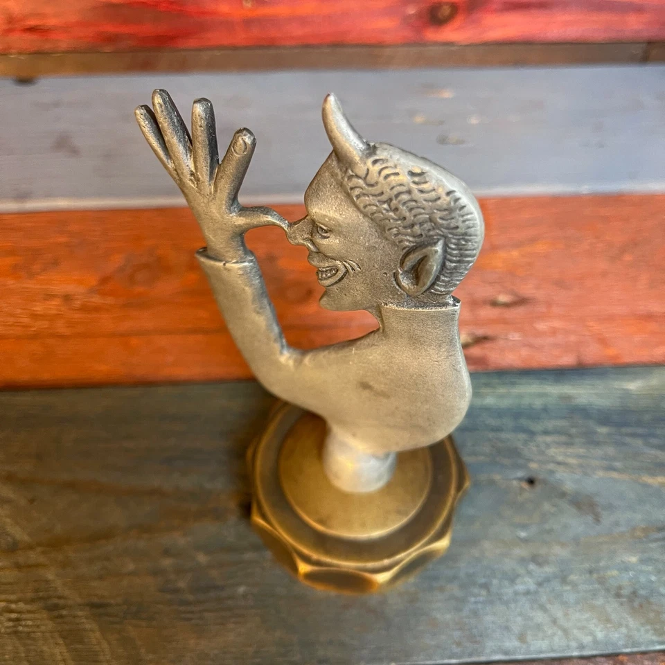 Tapa Radiador Diablo, Hierro con Tapa Radiador Latón y Acabado Antiguo Vintage Foto 4 de 4