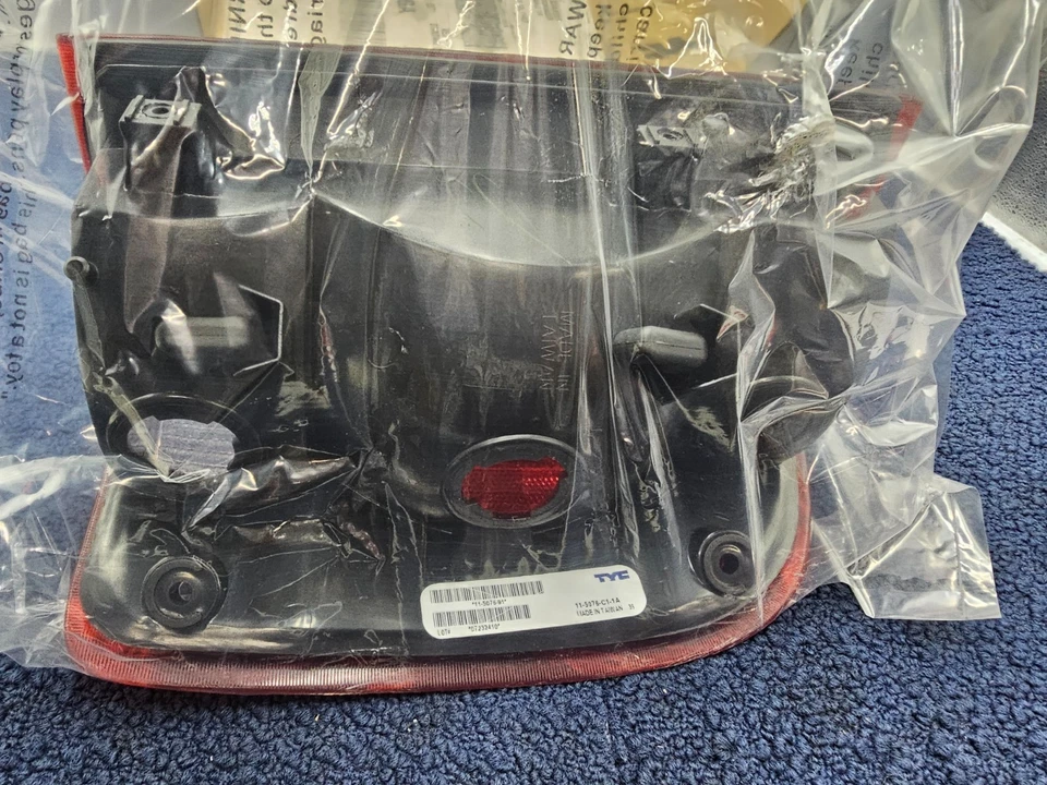 Conjunto de luz trasera regular TYC 11-5076-91 para Ford Ranger 2000 Foto 3 de 4