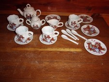 VINTAGE 19 PIECE CERAMIC CHILDS TEA SET BEAR FAMILY