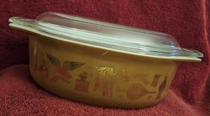 Pyrex Early American Gold on Brown #043 1.5 qt Casserole - 1960s