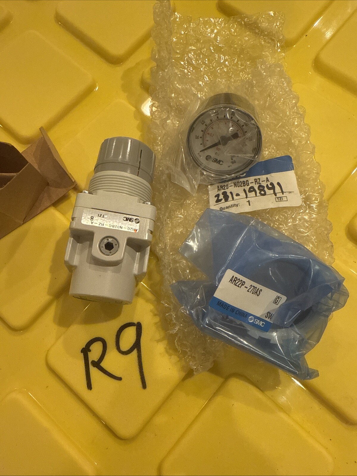 SMC AR20-N02BG-RZ-A PRESSURE REGULATOR