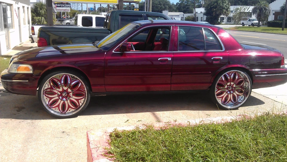 Ford Crown Victoria 2008 kit de elevación personalizado de 3 pulgadas para 22" 24" 26" - Liftabrand.com Foto 2 de 2