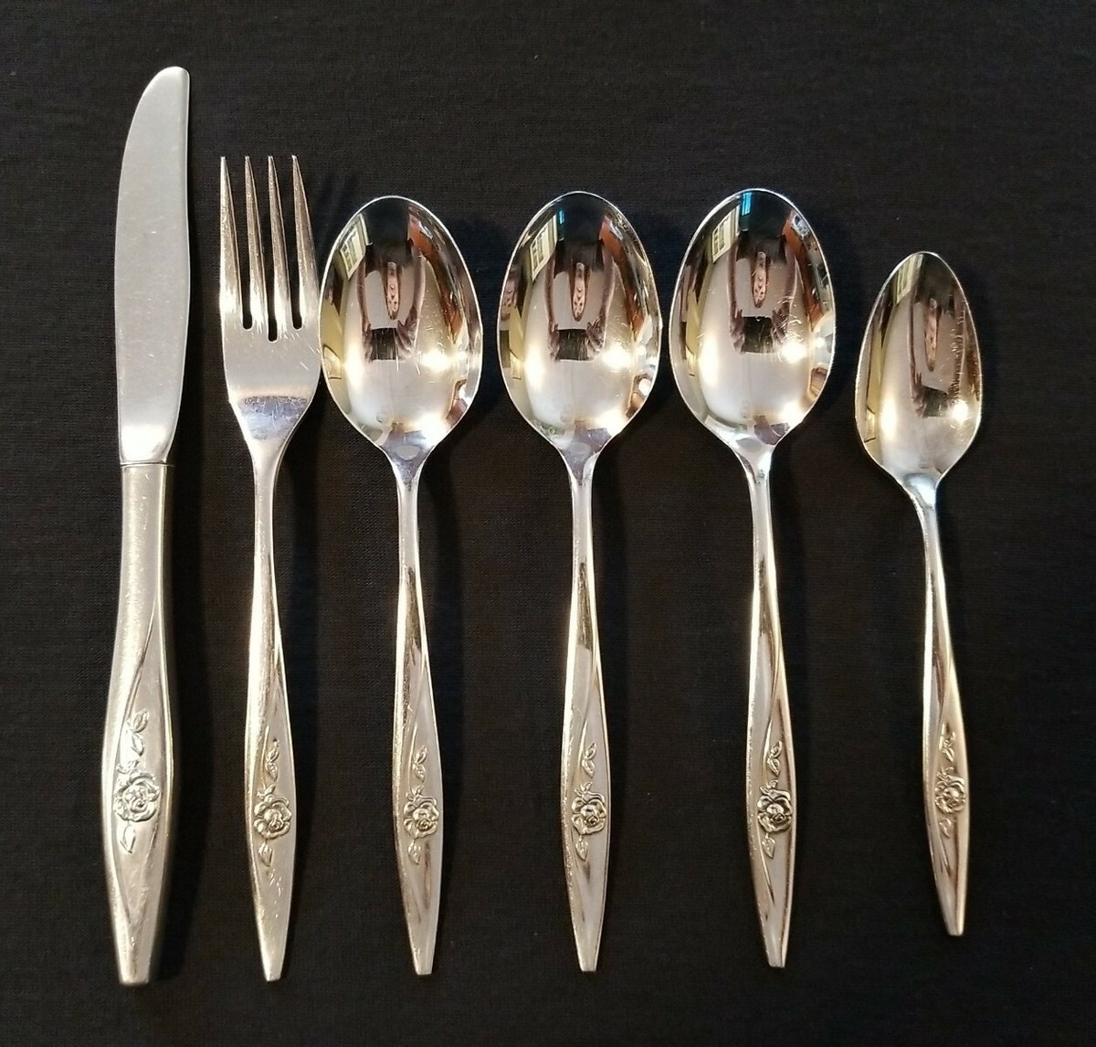 Oneida Oneidacraft deluxe Stainless Flatware Lasting Rose Pattern