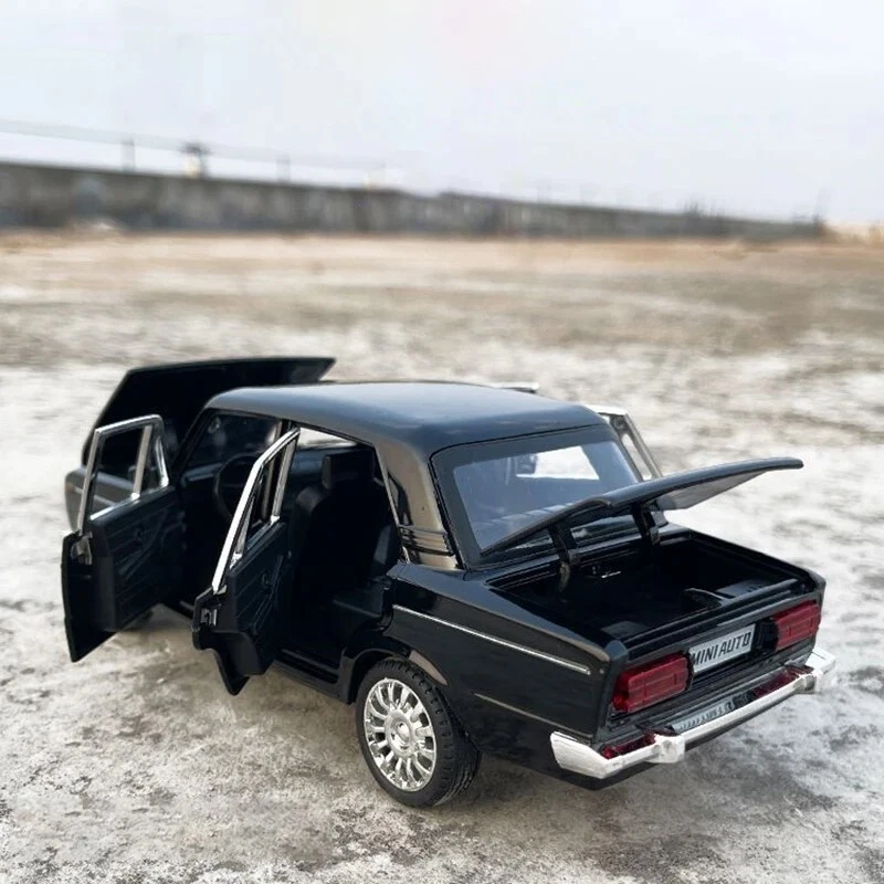 1:18 Lada 2106 Model Car with Light and Sound Features - Bild 3 von 4