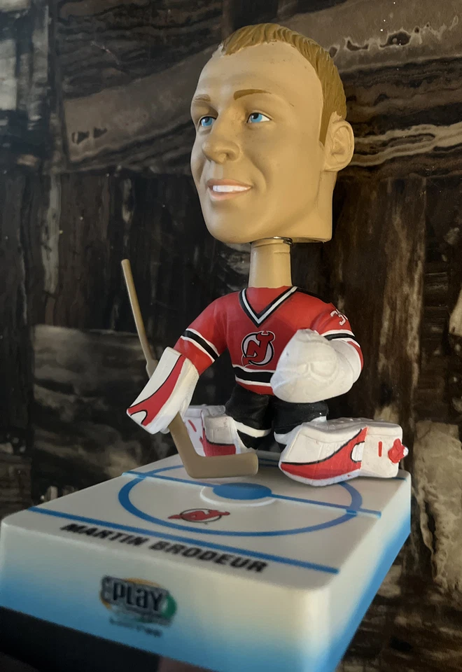 Martin Brodeur 2002 Nueva Jersey Devils Red Bobblehead Upper Duck Play Makers ¡Fuera! Foto 2 de 4