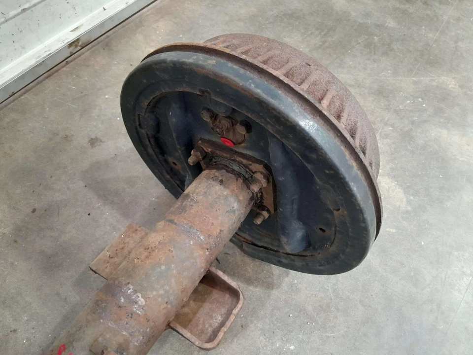 Conjunto de eje trasero 92-97 Chevy S10 4x2 relación 3,73 original OEM Foto 2 de 4