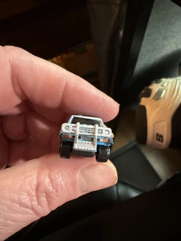 Vintage Galoob Micro Machines DATSUN 4x4 Off Road Pickup Blue White Stripes G - Image 2 of 4