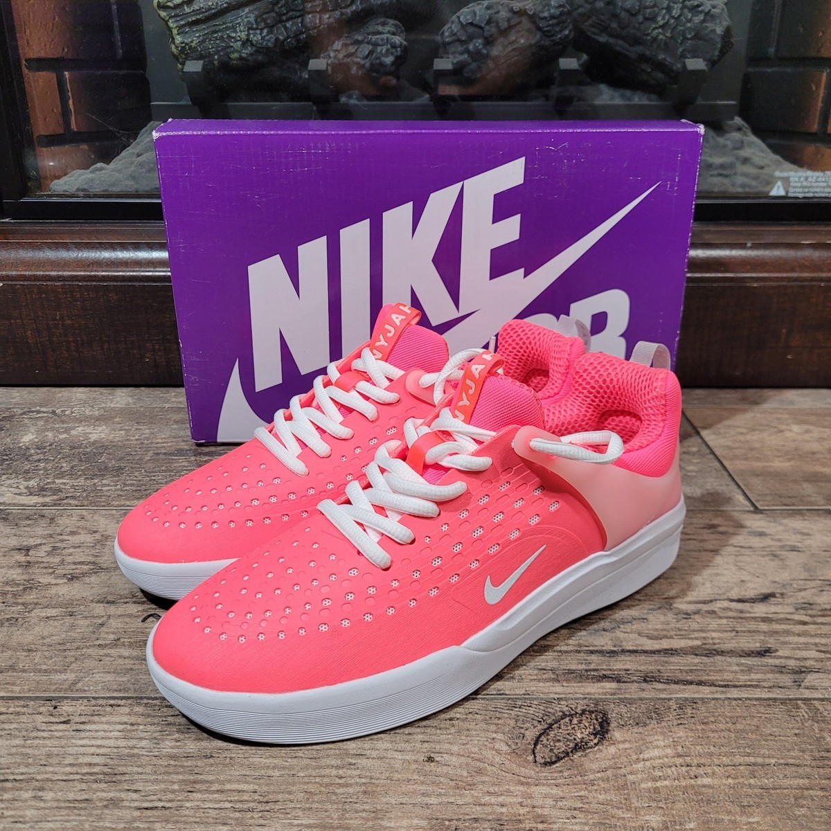 nike nyjah 2 pink