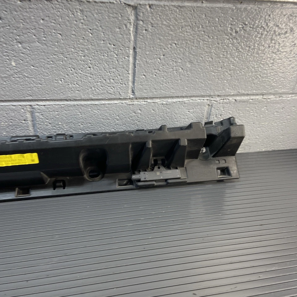 Soporte de panel basculante izquierdo BMW X7 G07 2019-2025 con estribo 7441117 OEM Foto 3 de 4