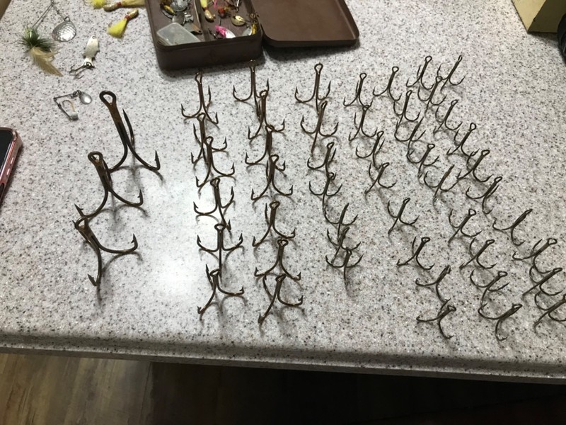 O. MUSTAD&Son 47 vintage treble hooks various sizes