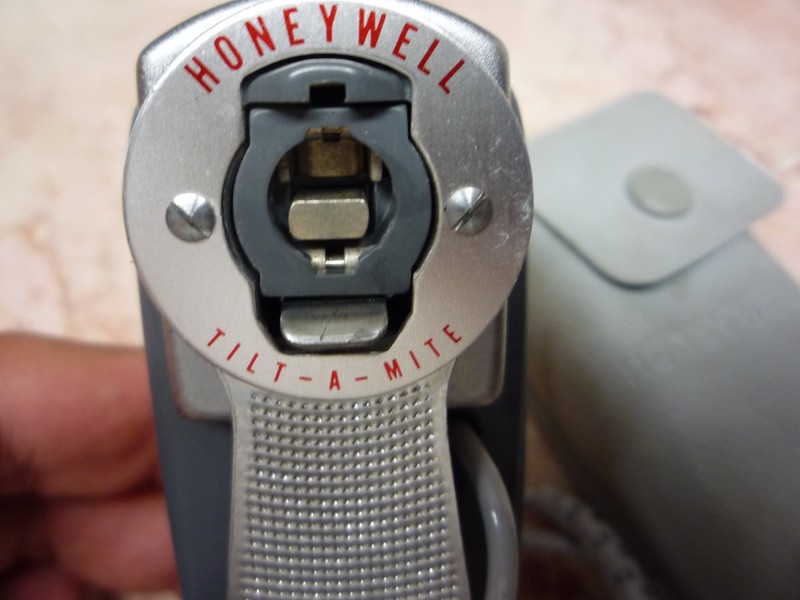 Honeywell Gray Vintage Tilt A Mite Collapsible Fan Style Camera Flash & Case