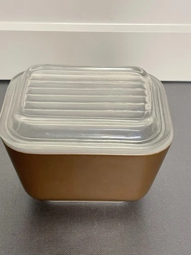 Pyrex Woodland Brown 501 -B Refrigerator Dish With Lid  1-1/2 Cup - VGC