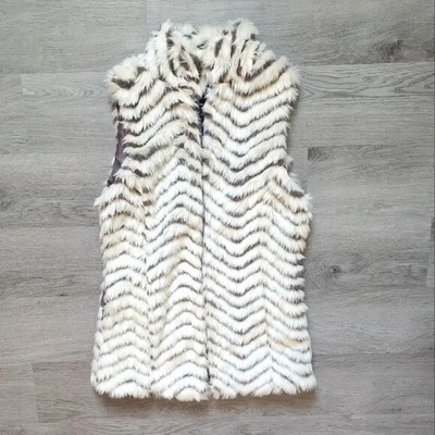 NWT Me Jane Women's Outerwear White Chevron Faux Fur Sleeveless Vest Small