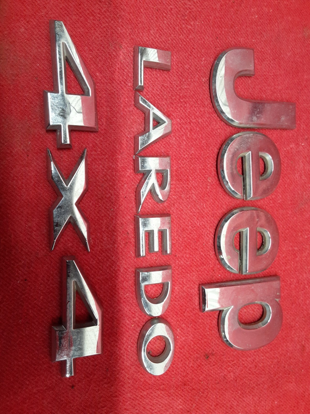 2005 - 2010 Jeep Grand Cherokee Laredo 4x4 Emblem Badge Ornament Logo SET Silver