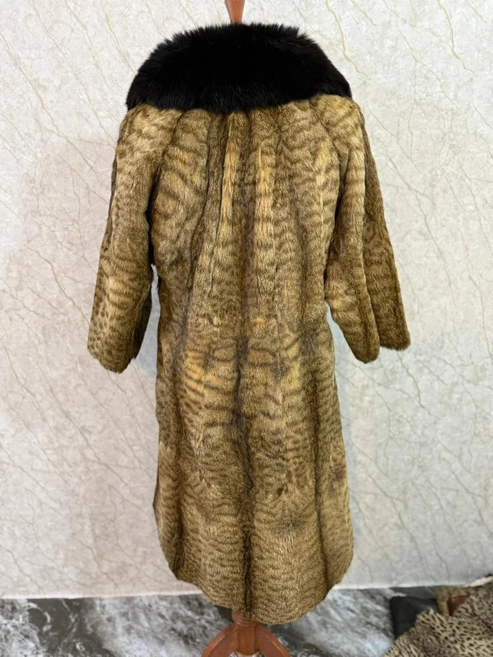 Casaco de pele manchada vintage com colarinho e punhos de raposa preta – (peito 45”, comprimento 45 - Imagem 2 de 4