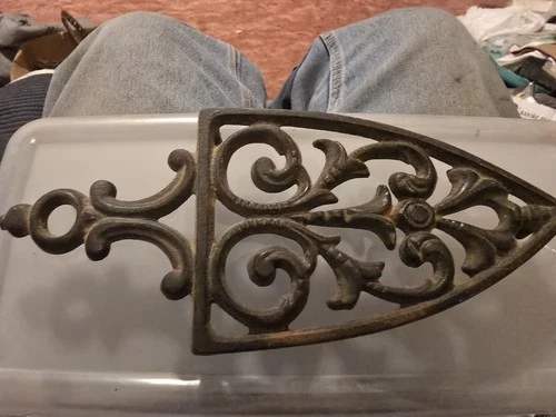  Antique Griswold Cast Iron Trivet  NO. 1900  8 7/8" Long By 3 7/8" Wide 1" High - product listing photo