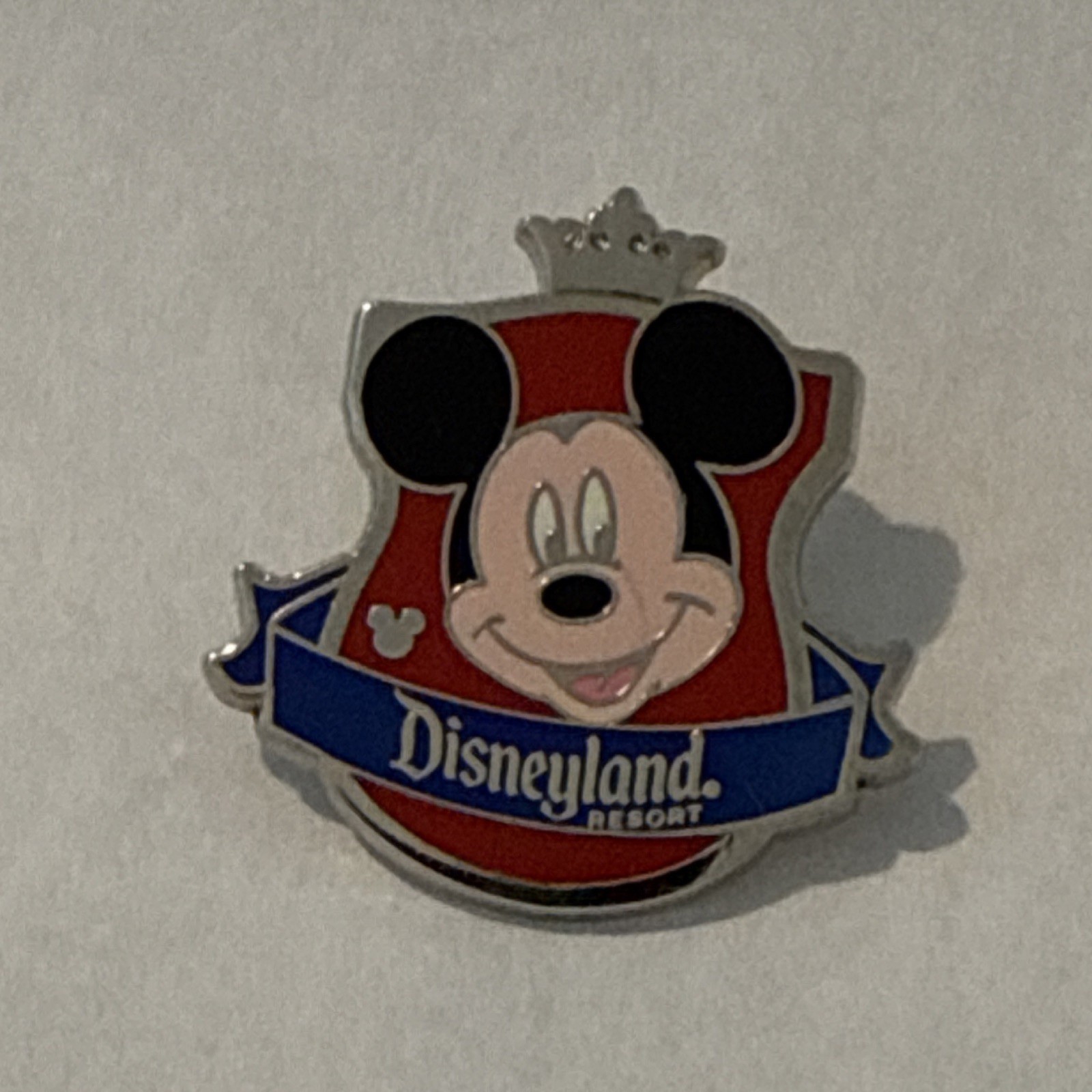 Disney Exclusive Mickey Mouse Pin Shield Design Disneyland Resort Single