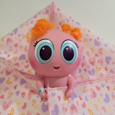 Muñeca bebé rosa Nerlie "Neonato" 2011 Distroller pelo naranja y ojos azules manta
