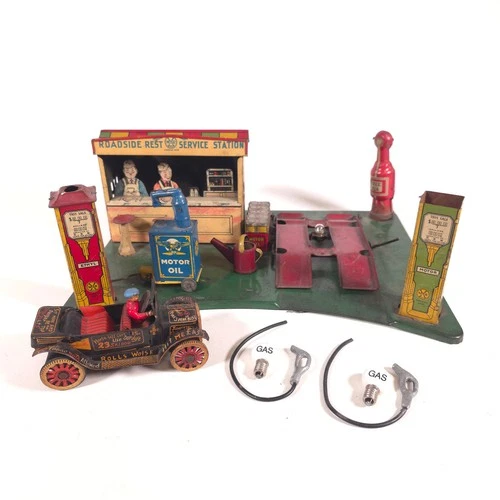 Marx Roadside Rest Service Station • Tin Litho • 1930s w/ Ford Car & access.