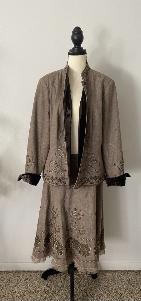 Traje midi falda y chaqueta blazer talla 14 bordado colección Nygard para mujer Foto 2 de 3