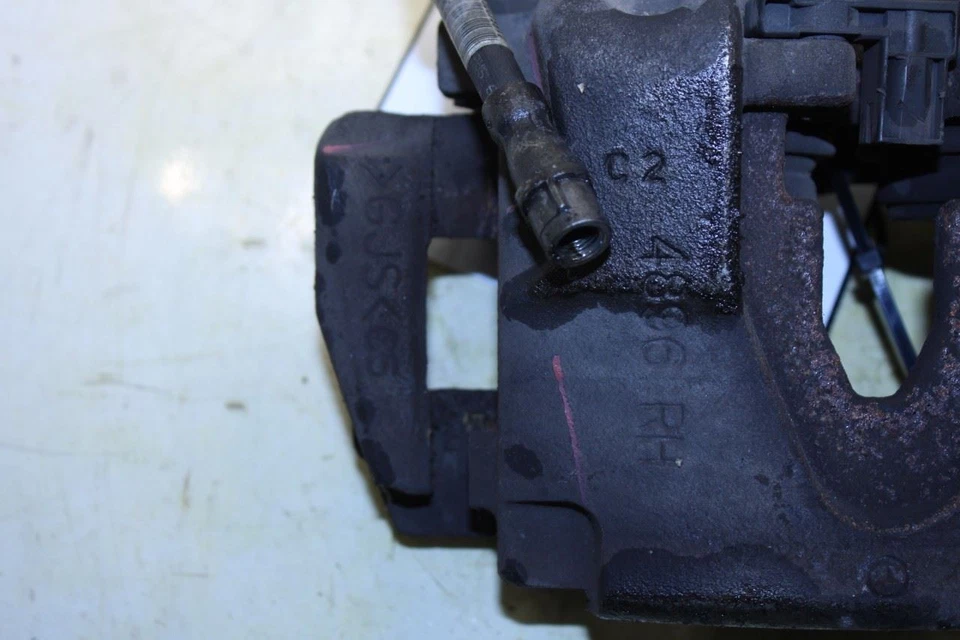 2012-2015 Mercedes-Benz ML350 Front Right Side Brake Disc Caliper 166-421-02-81 - Image 3 of 4