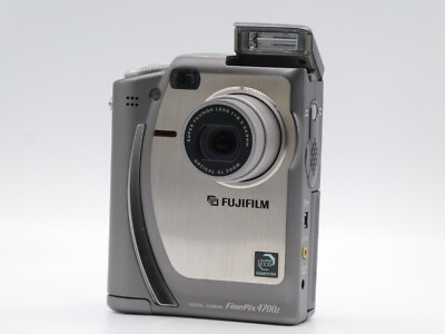 Fujifilm FinePix 4700Z デジタルカメラ FUJIFILM FinePix 4700z Digital Camera 4.3MP Limited Silver
