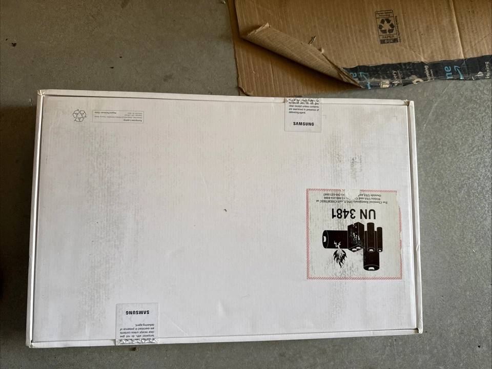 Samsung NP900X5J-K01US Notebook 9 FHD i7-7500U 8GB RAM 256GB SSD - Iron Silver - Image 3 of 4