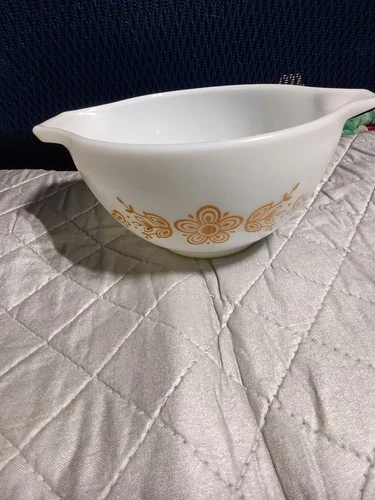 Vintage Pyrex "Cinderella" Nesting Bowl #441 (1.5 pt.) Butterfly Gold Pattern