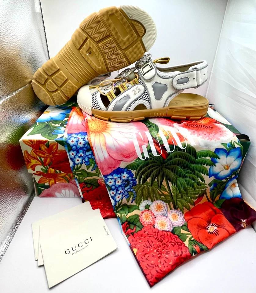 Sandalias deportivas Gucci para mujer adornadas con cristal de oropel blancas grises talla US 8 EU 38 Foto 2 de 4