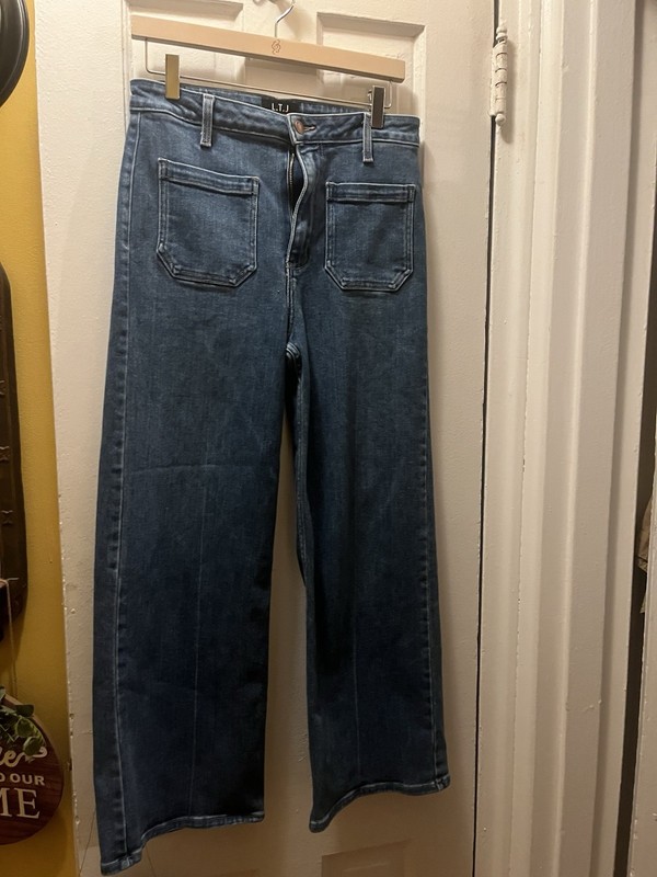 L.T.J Jeans Size 28 Wide Leg Front Pockets 