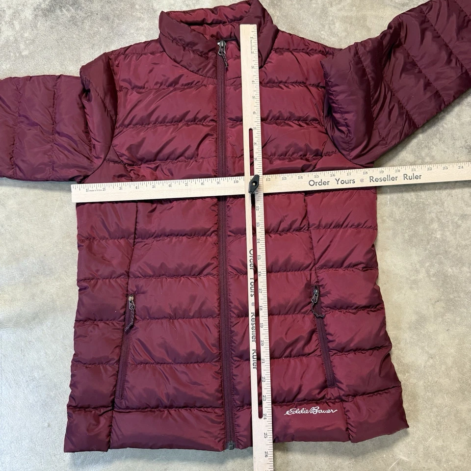 Chaqueta de plumón Eddie Bauer 650 para mujer talla pequeña borgoña ligera acolchada Foto 4 de 4