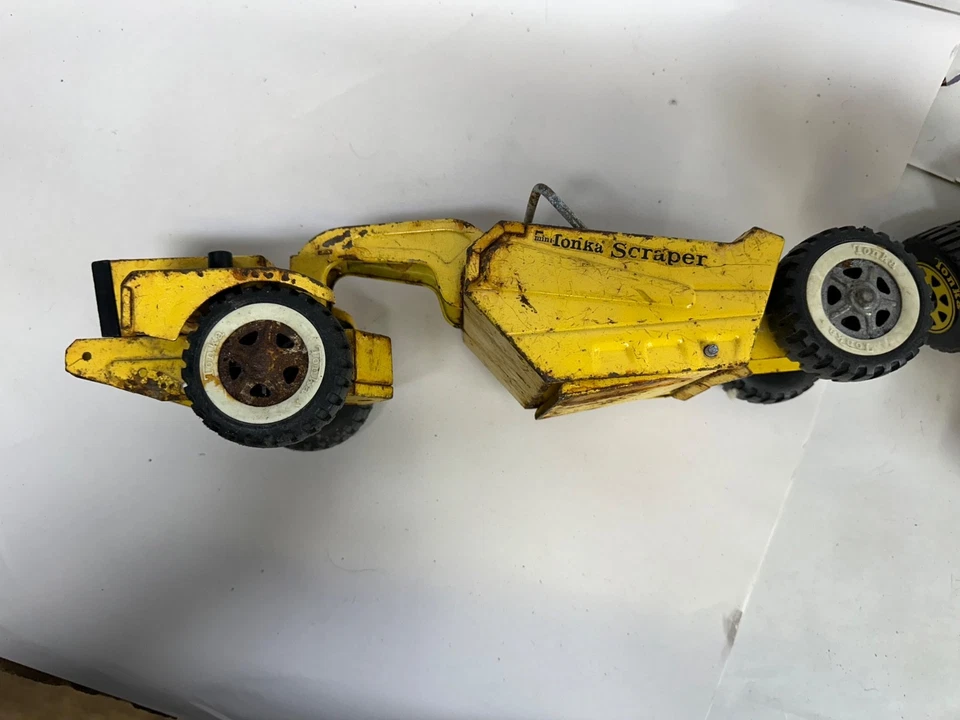 Tonka Toys scraper and front loader yellow 1970's vintage used condition - Image 4 of 4