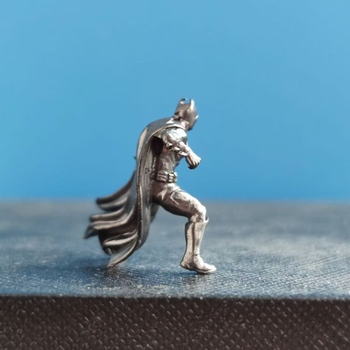NEU Schwarz Messing Batman Statue 1/64 Micro Landschaft Dekoration - Bild 7 von 10